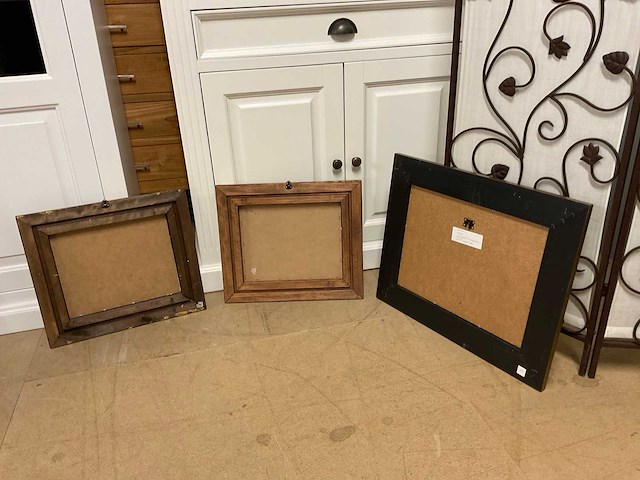 Schilderijen en spiegel - afbeelding 3 van  14