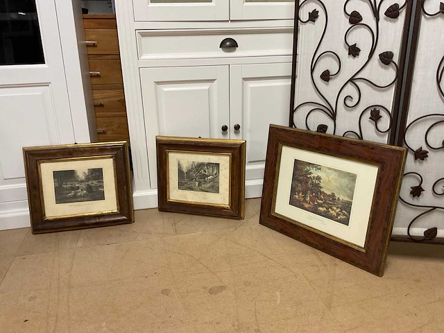 Schilderijen en spiegel - afbeelding 1 van  14