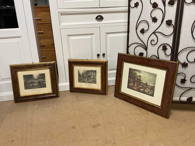 Schilderijen en spiegel - afbeelding 7 van  14