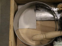 Schildersgereedschap in houten kist - afbeelding 3 van  5