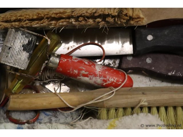 Schildersgereedschap in houten kist - afbeelding 4 van  5