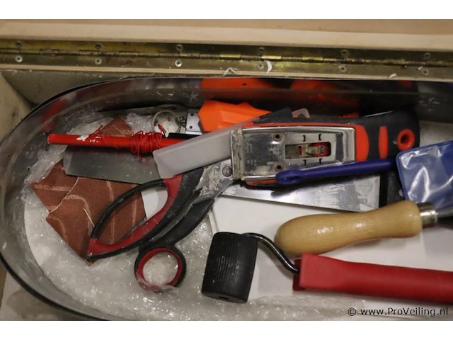 Schildersgereedschap in houten kist - afbeelding 3 van  4