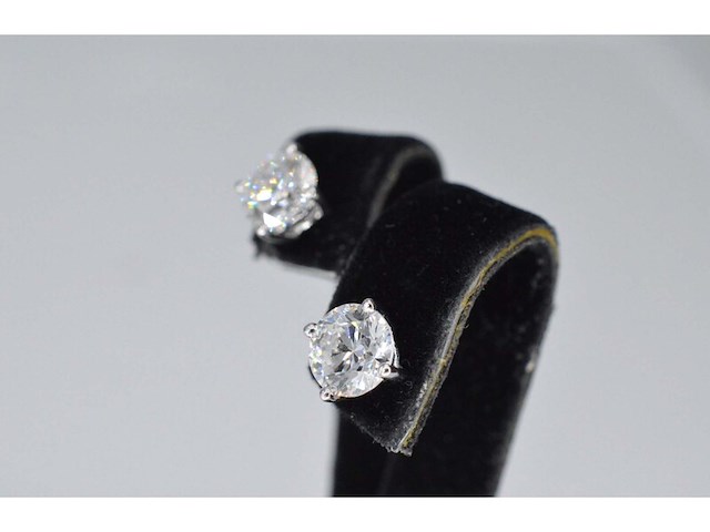 Schitterende diamanten oorbellen van 2.00 carat met gia certificaat - afbeelding 7 van  10