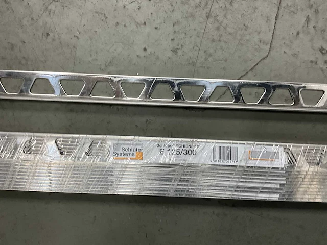 Schluter systems - e125/300 rvs haaks - profiel 63 m1 (21x) - afbeelding 2 van  3