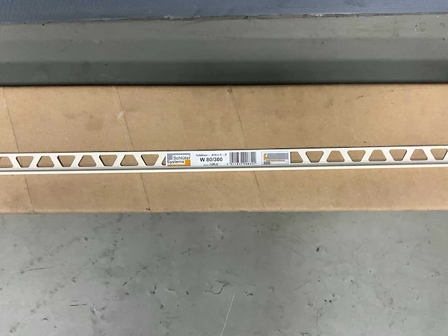 Schluter systems - jolly-p w80/300 pvc haaks jasmijn - profiel 57 m1 (19x) - afbeelding 1 van  6