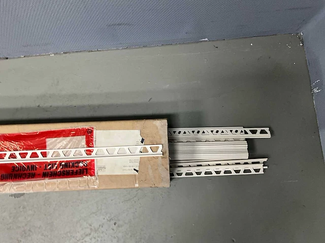 Schluter systems - jolly-p w80/300 pvc haaks jasmijn - profiel 57 m1 (19x) - afbeelding 2 van  6