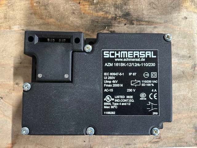 Schmersal azm 161sk-12/12rk-110/230 schakelaar - afbeelding 1 van  4