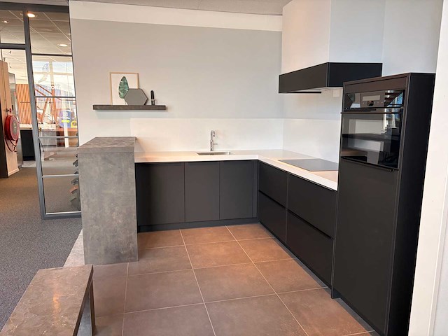 Schmidt - showroomkeuken met pelgrim apparatuur - afbeelding 9 van  16