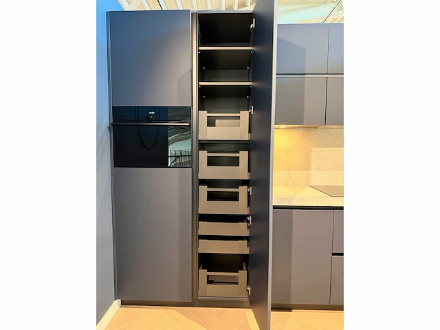 Schmidt arcos soft navy en sencha - showroom keuken - afbeelding 8 van  16