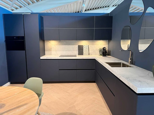 Schmidt arcos soft navy en sencha - showroom keuken - afbeelding 1 van  16