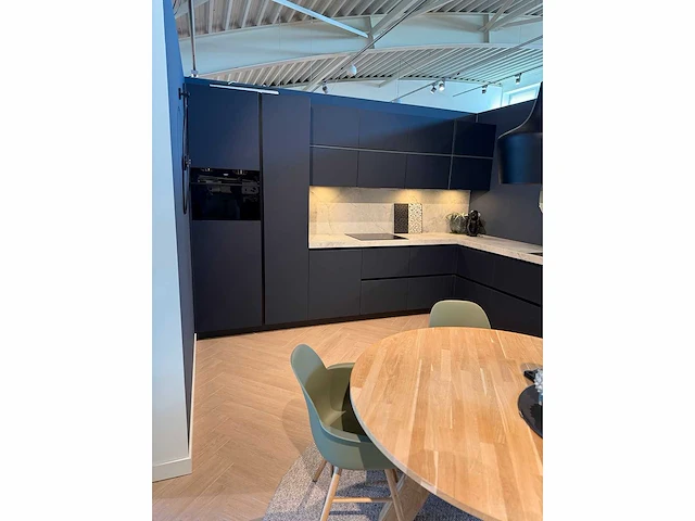 Schmidt arcos soft navy en sencha - showroom keuken - afbeelding 9 van  16