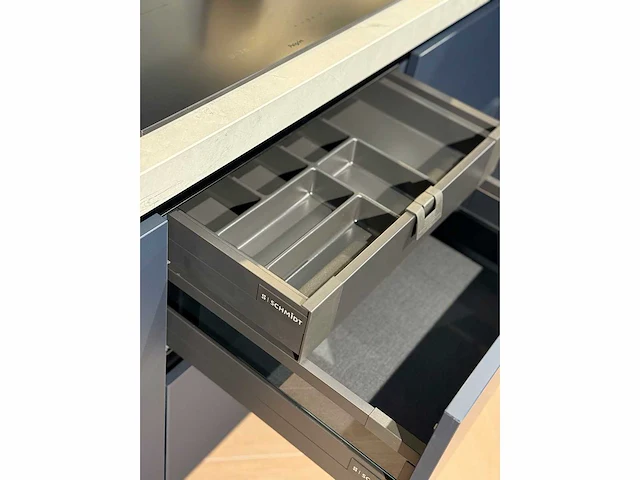 Schmidt arcos soft navy en sencha - showroom keuken - afbeelding 13 van  16