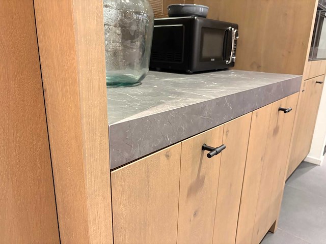 Schmidt + rotpunkt - showroomkeuken met atag apparatuur - afbeelding 4 van  24