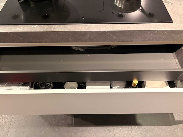 Schmidt + rotpunkt - showroomkeuken met atag apparatuur - afbeelding 22 van  24