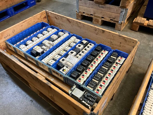 Schneider contactoren en motorbeveiligingsschakelaars - afbeelding 1 van  5