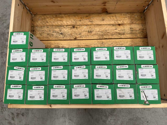 Schneider electric - a9pa2740 - partij acti9 installatieautomaten – 3p+n c40 (4,5ka) (88x) - afbeelding 1 van  1