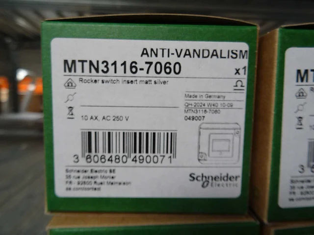 Schneider electric - anti-vandalism - mtn3116-7060 - wisselschakelaar (22x) - afbeelding 3 van  3