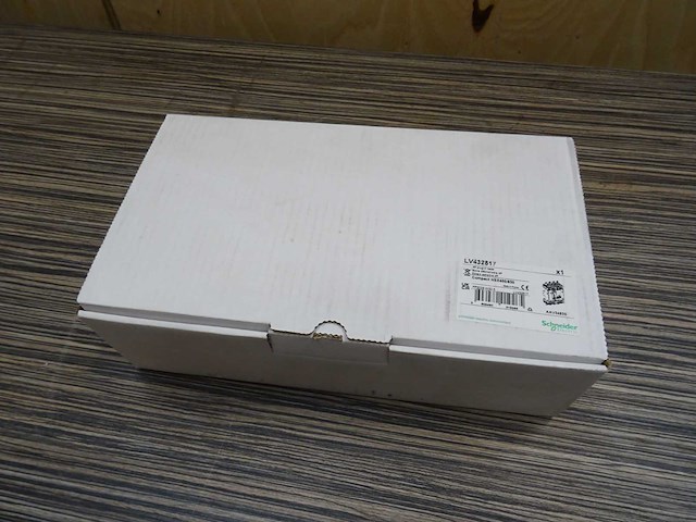 Schneider electric - compact nsx400/630 - sokkel 4p - afbeelding 2 van  3