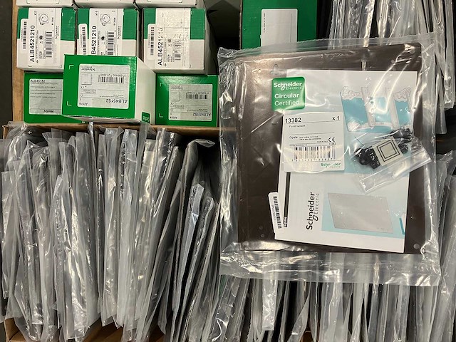 Schneider electric - electronics - afbeelding 4 van  4