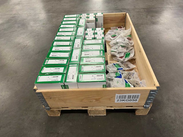 Schneider electric - partij altira installatiemateriaal en bekabeling - afbeelding 1 van  8