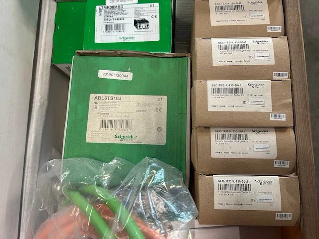 Schneider electric - partij componenten & toebehoren - afbeelding 7 van  9