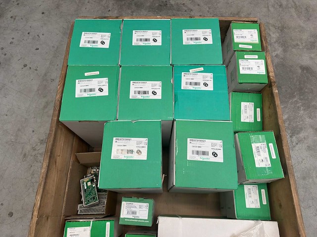 Schneider electric - partij diverse electronica componenten o.a lexium servomotoren - afbeelding 3 van  7