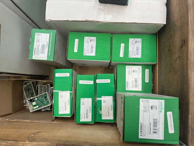 Schneider electric - partij diverse electronica componenten o.a lexium servomotoren - afbeelding 5 van  7