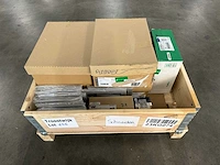 Schneider electric - partij electric installatiemateriaal: rj45, frames, contactdozen & automatiecomponenten - afbeelding 1 van  8