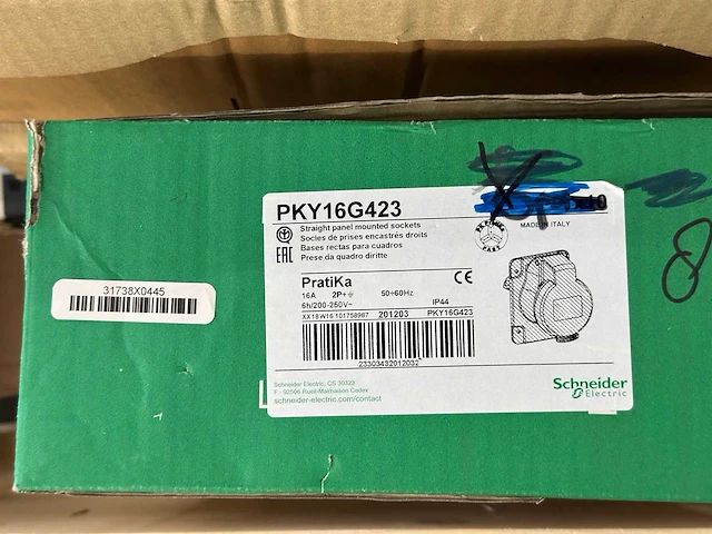 Schneider electric - partij electric installatiemateriaal: rj45, frames, contactdozen & automatiecomponenten - afbeelding 2 van  8