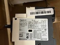 Schneider electric - partij electric installatiemateriaal: rj45, frames, contactdozen & automatiecomponenten - afbeelding 5 van  8