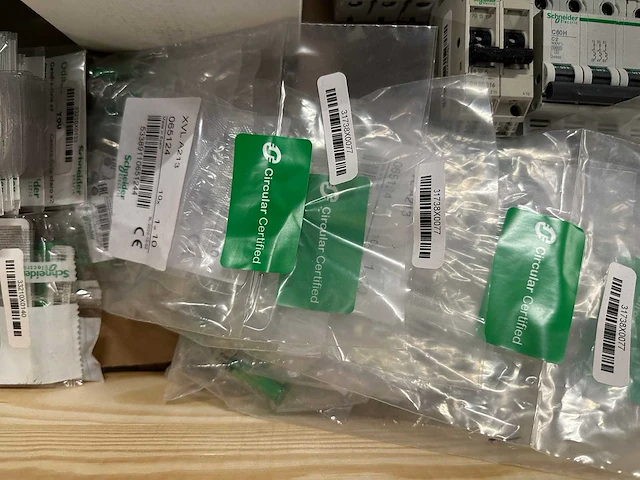 Schneider electric - partij installatieautomaten, schakelmateriaal, plc-/i/o-componenten & signaleringsonderdelen - afbeelding 6 van  11