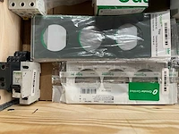 Schneider electric - partij installatieautomaten, schakelmateriaal, plc-/i/o-componenten & signaleringsonderdelen - afbeelding 7 van  11