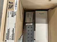 Schneider electric - partij installatieautomaten, schakelmateriaal, plc-/i/o-componenten & signaleringsonderdelen - afbeelding 9 van  11