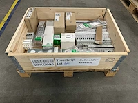 Schneider electric - partij installatieautomaten, schakelmateriaal, plc-/i/o-componenten & signaleringsonderdelen