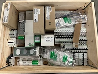 Schneider electric - partij installatieautomaten, schakelmateriaal, plc-/i/o-componenten & signaleringsonderdelen - afbeelding 2 van  11