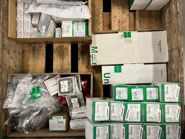 Schneider electric - partij installatiemateriaal & componenten & electronica - afbeelding 3 van  7