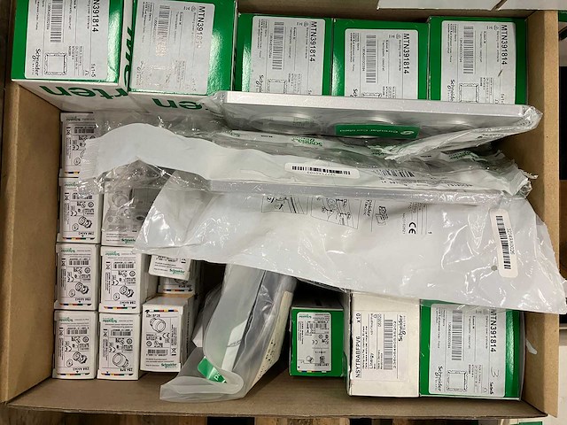 Schneider electric - partij installatiemateriaal & componenten & electronica - afbeelding 6 van  7