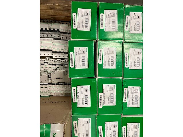Schneider electric - partij installatiemateriaal & knx-modules & netwerkbekabeling - afbeelding 5 van  7