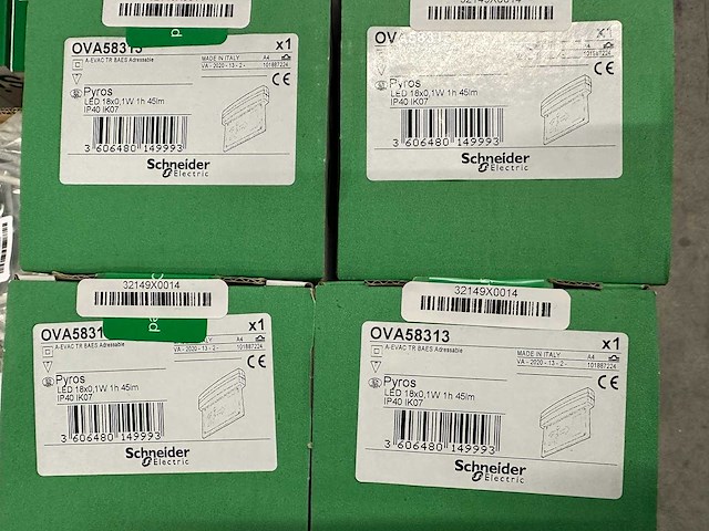 Schneider electric - partij installatiemateriaal, noodverlichting en databekabeling & electronica - afbeelding 2 van  8