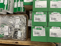 Schneider electric - partij installatiemateriaal, noodverlichting en databekabeling & electronica - afbeelding 3 van  8