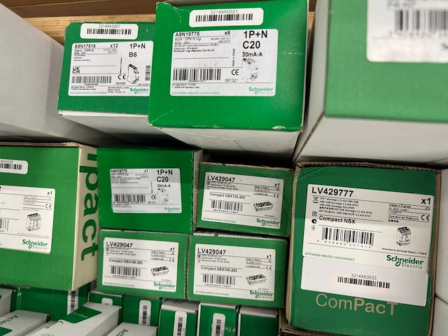 Schneider electric - partij installatiemateriaal, noodverlichting en databekabeling & electronica - afbeelding 4 van  8