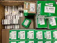 Schneider electric - partij installatiemateriaal & schakelcomponenten & electronica - afbeelding 5 van  8