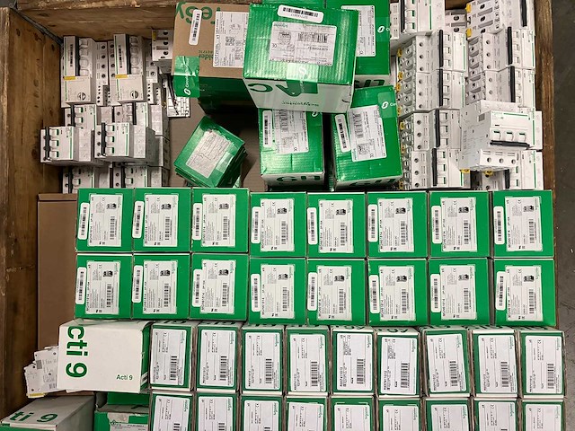 Schneider electric - partij installatiemateriaal & schakelcomponenten & electronica - afbeelding 2 van  8