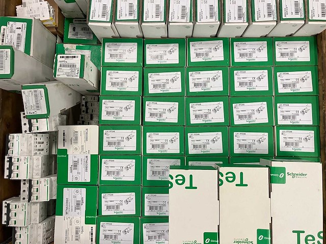 Schneider electric - partij installatiemateriaal & schakelcomponenten & electronica - afbeelding 3 van  8