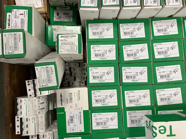 Schneider electric - partij installatiemateriaal & schakelcomponenten & electronica - afbeelding 7 van  8