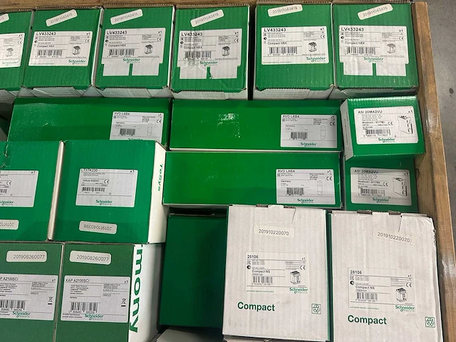 Schneider electric - partij onderdelen/componenten - afbeelding 2 van  11