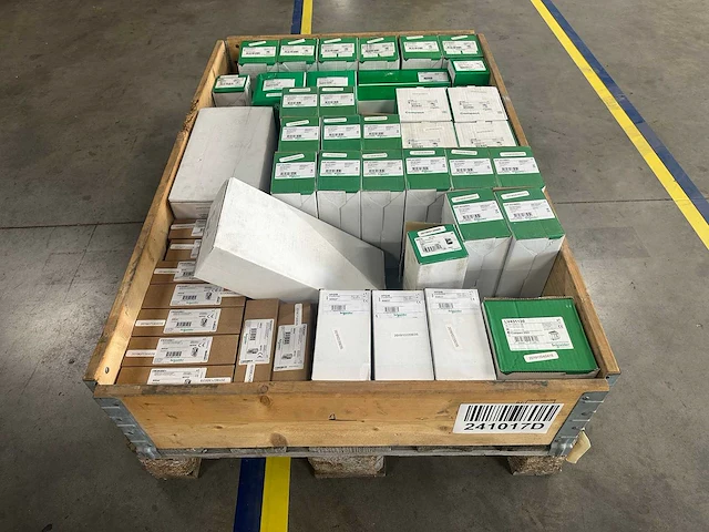 Schneider electric - partij onderdelen/componenten - afbeelding 1 van  11