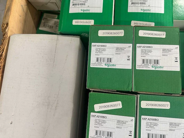 Schneider electric - partij onderdelen/componenten - afbeelding 11 van  11