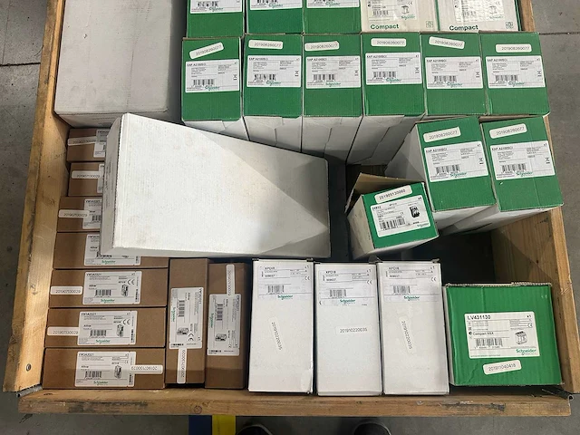 Schneider electric - partij onderdelen/componenten - afbeelding 3 van  11