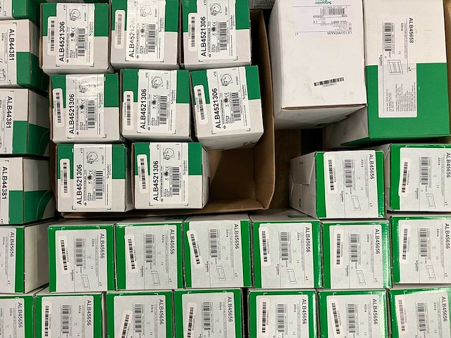 Schneider electric - partij schakel- en installatiemateriaal & electronica - afbeelding 8 van  8